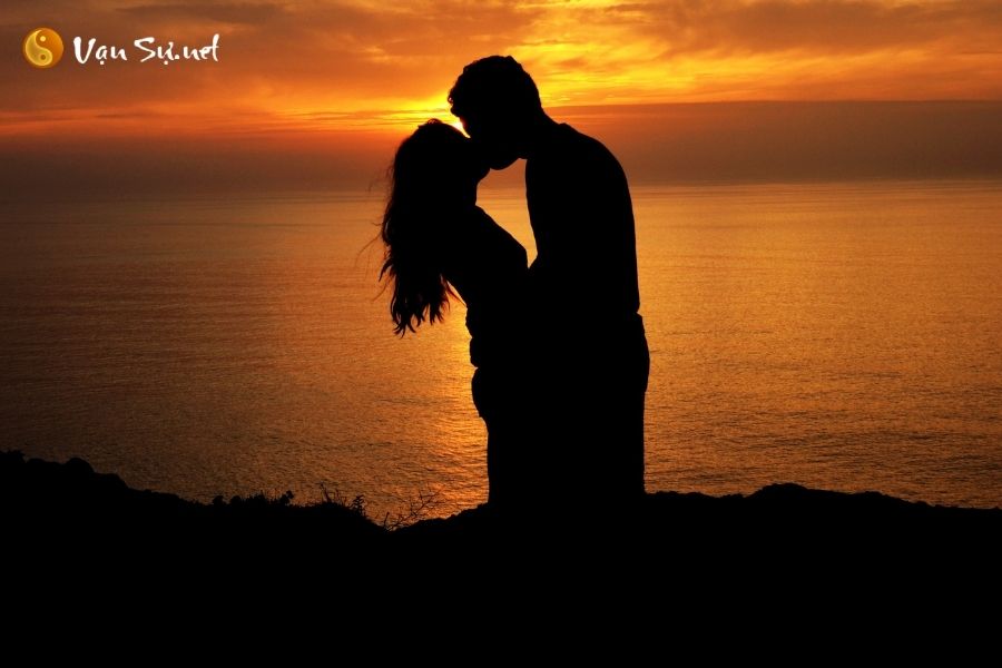 mo thay hai nguoi hon nhau Một số các trường hợp nằm mơ hôn nhau đánh con gì phát lộc