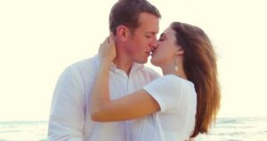 mo thay hon nhau 2 Nằm mơ hôn nhau đánh con gì phát lộc khi thấy được người yêu hôn?